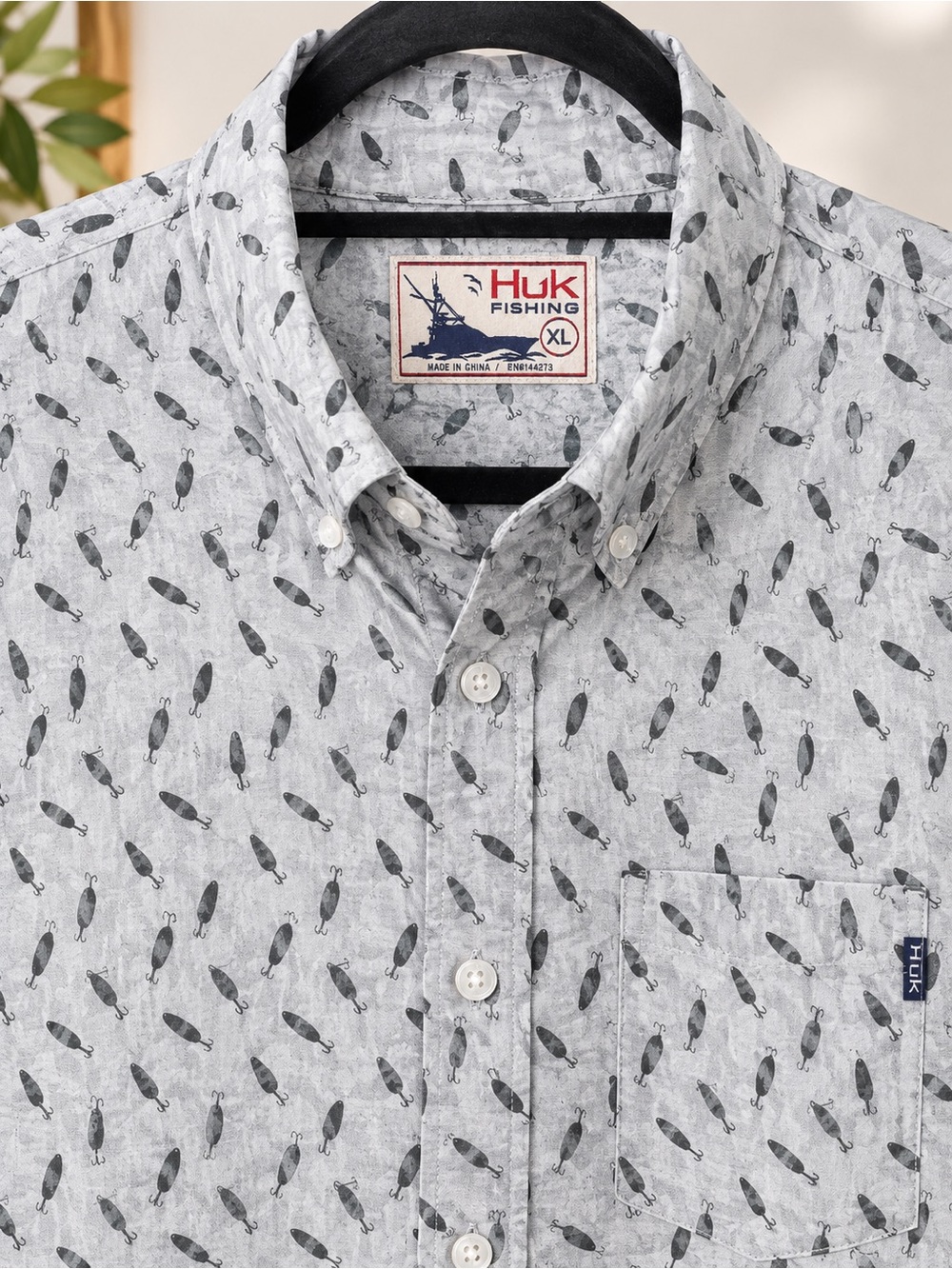 HUK Performance Fishing Lure Print Button Down Shirt Men’s XL Gray Stretch #912